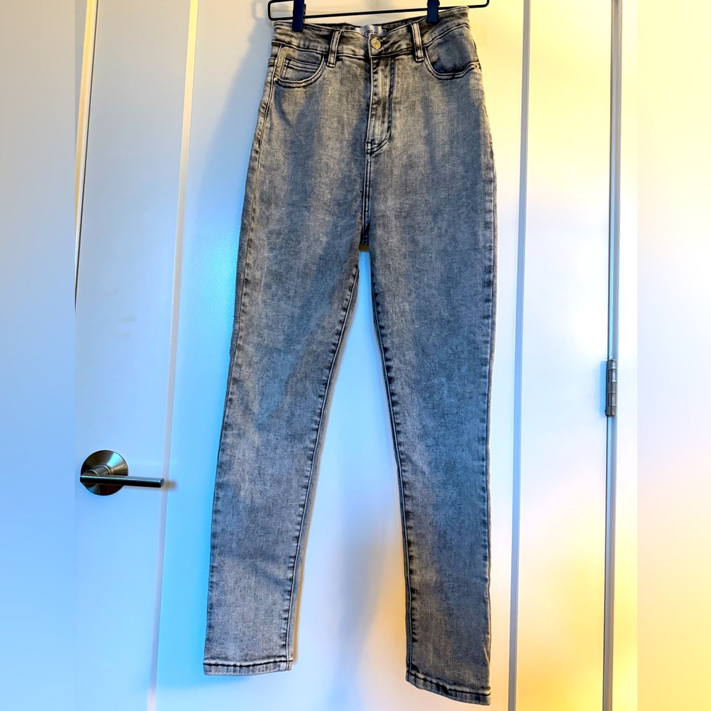 Chipre skinny high rise bleach washed grey jeans